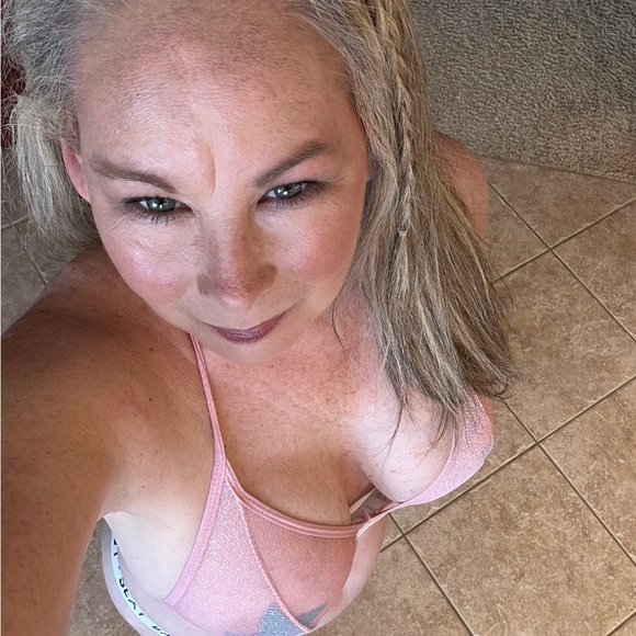 Meet your Posher, Co - Picture 2 of 3